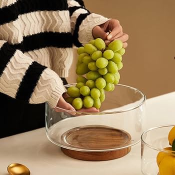 Obstteller aus Glas mit Holzsockel