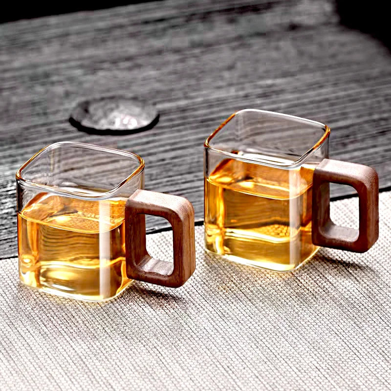 Tasse à café en verre avec poignée en bois de noyer