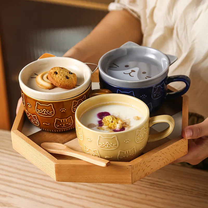 Japanische Kaffeetasse mit Deckel und Cartoon-Katze