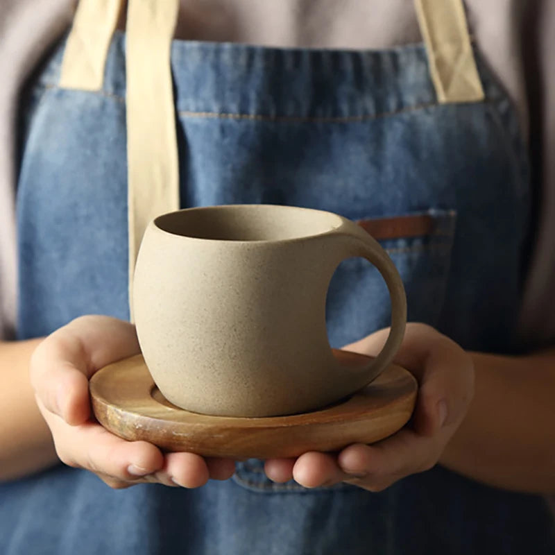 Tasses et soucoupes à café en céramique