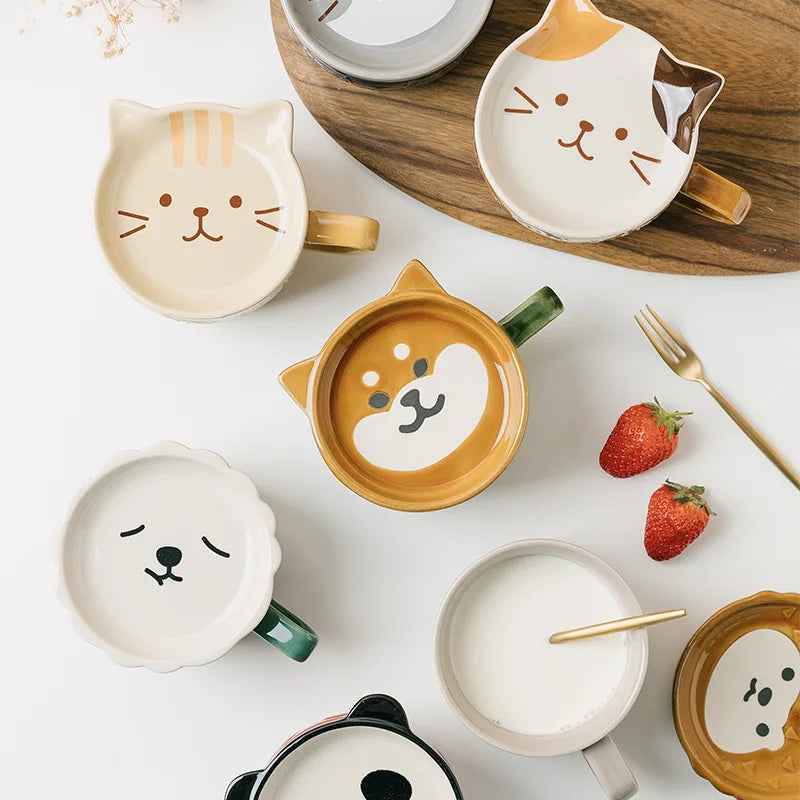 Japanische Kaffeetasse mit Deckel und Cartoon-Katze