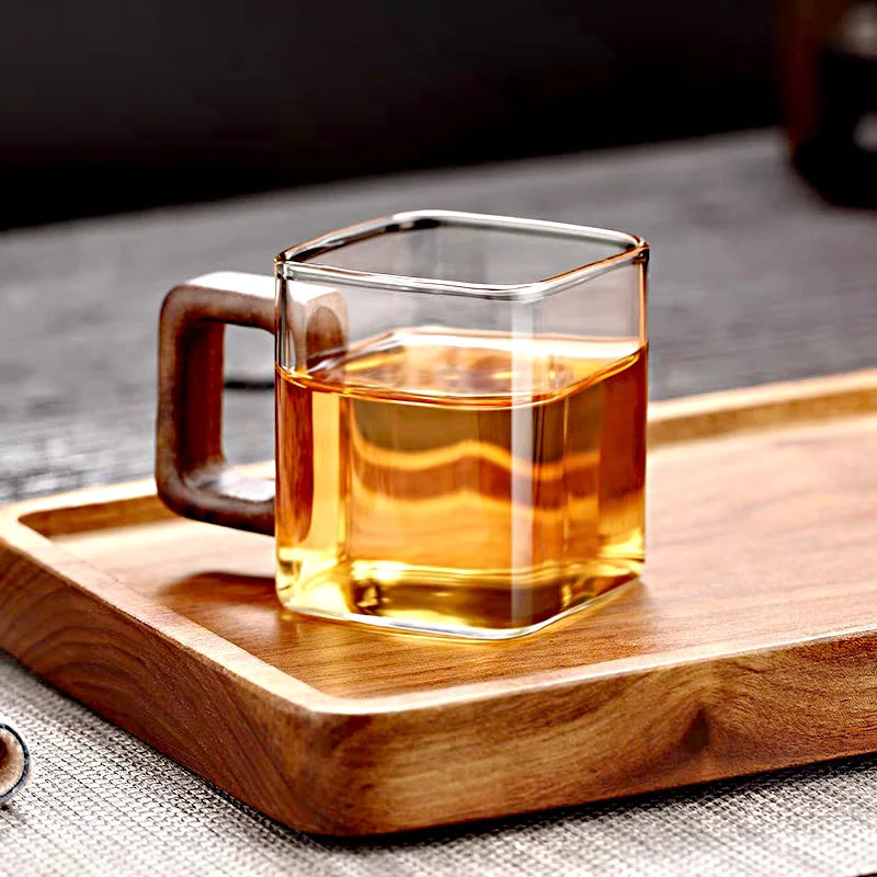 Tasse à café en verre avec poignée en bois de noyer