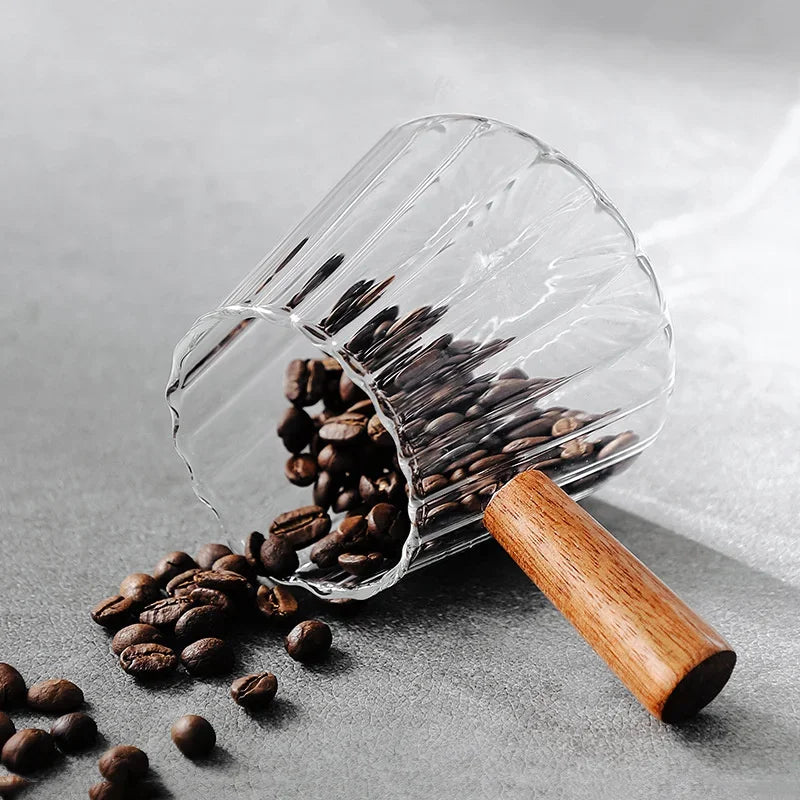 Messbecher für Espresso aus Glas mit Holzgriff